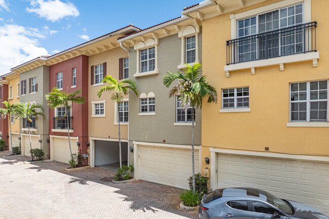 Cloisters of Lakeworth in Lake Worth, FL - Building Photo - Building Photo