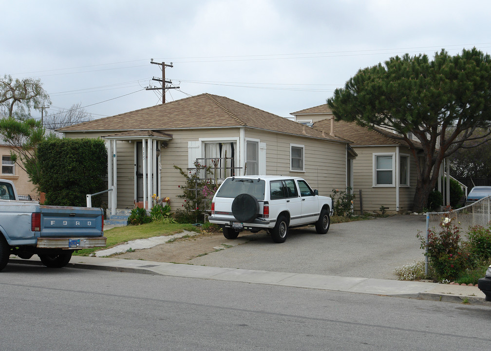 115-117 W Flint St in Ventura, CA - Foto de edificio