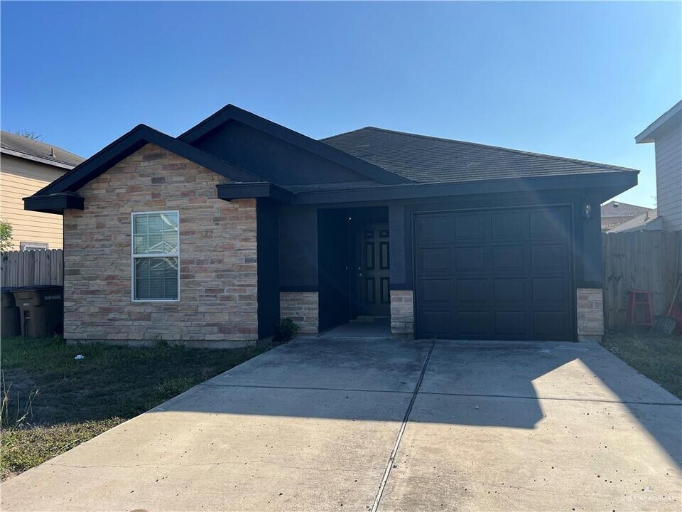 20 W Figueroa St in Edinburg, TX - Building Photo