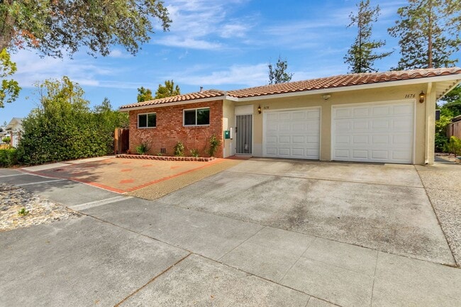 property at 1674 Blue Jay Dr