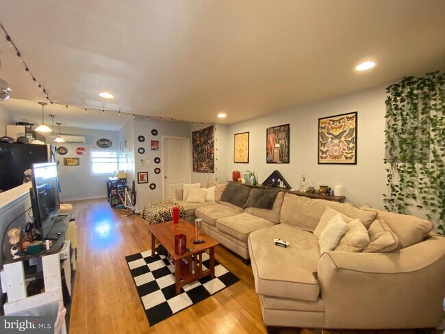 1525 W Seybert St in Philadelphia, PA - Building Photo - Building Photo