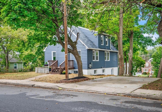 212 Fourth Ave, Unit 212 AptB