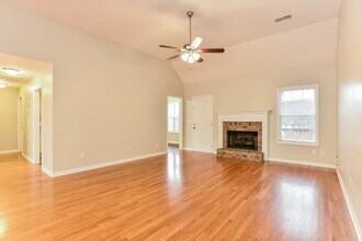 5007 Monaco Dr in La Vergne, TN - Building Photo - Building Photo