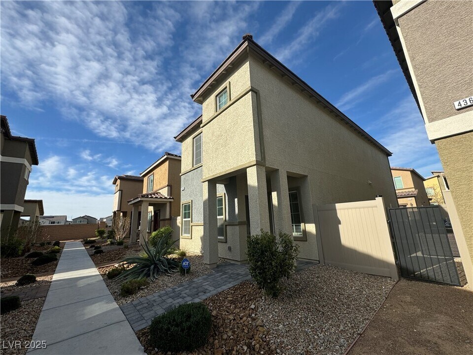 4363 Fire Glow Ave in North Las Vegas, NV - Building Photo