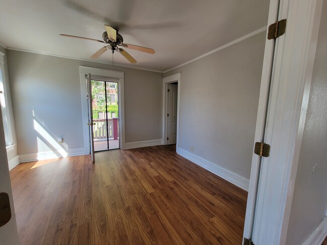2840 N Bartlett Ave, Unit Upper