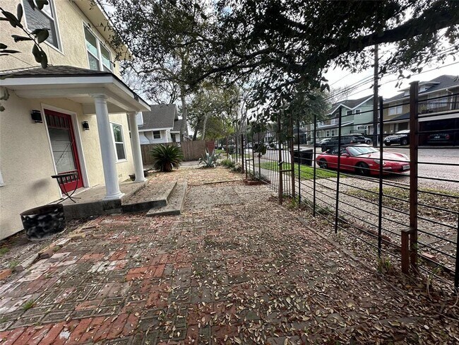 615 Pacific St in Houston, TX - Building Photo - Building Photo