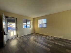 6049 Kearney St-Unit -Unit 4 in Commerce City, CO - Foto de edificio - Building Photo