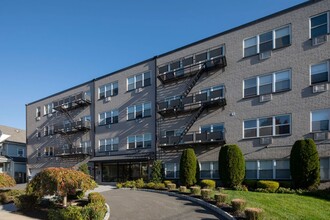 The Cornerstone: Heat, Gas, Hot & Cold Wat... in Hackensack, NJ - Foto de edificio - Building Photo