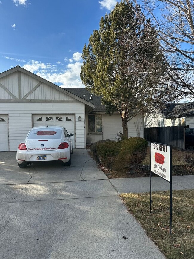 1297 NE Dawson Dr in Bend, OR - Building Photo - Building Photo