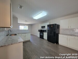 9911 Amber Ledge in San Antonio, TX - Building Photo - Building Photo