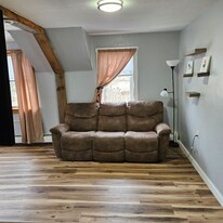 4511 S Wheelock Rd, Unit 6 in Lyndonville, VT - Building Photo