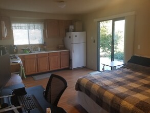 2258 Gird Rd, Unit Studio w/great view in Fallbrook, CA - Building Photo - Building Photo