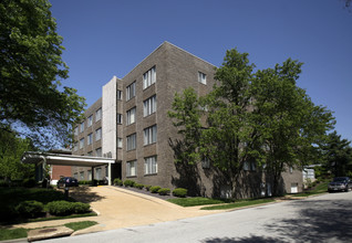 The Envoy Apartments in University City, MO - Building Photo - Building Photo