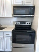 2327 NW 52nd Ct in Fort Lauderdale, FL - Foto de edificio - Building Photo