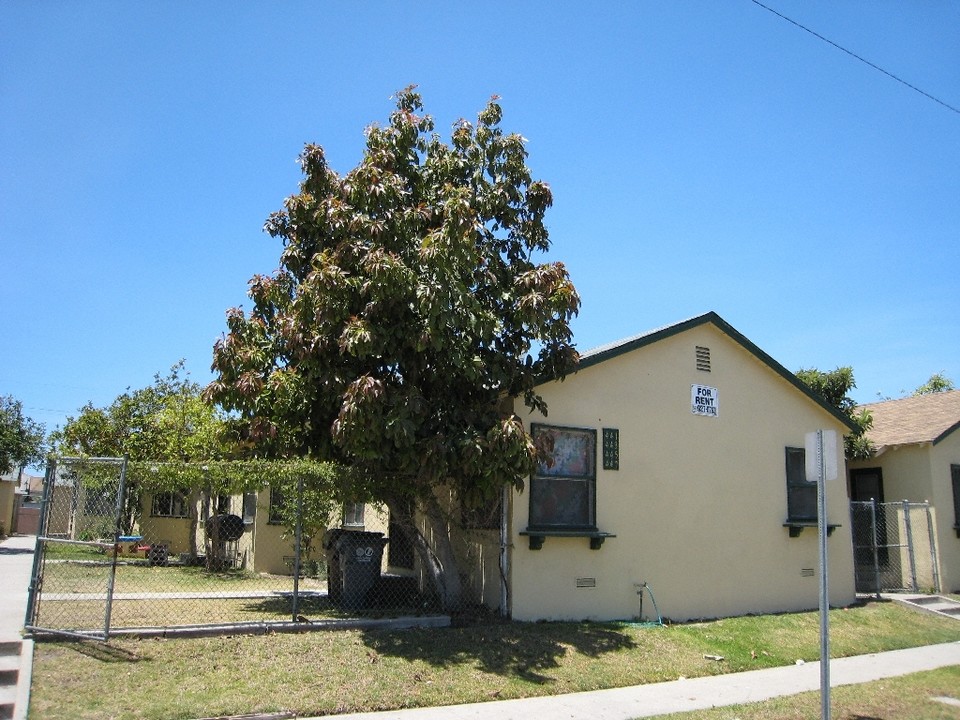 457-463 S Wilmington Ave in Compton, CA - Building Photo