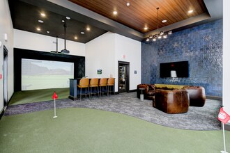 Hyde Park Towns & Flats in Noblesville, IN - Foto de edificio - Building Photo