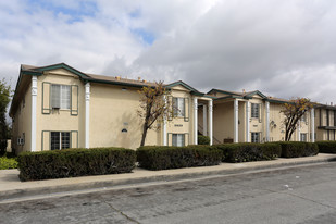 15839-15841 Landmark Dr Apartments