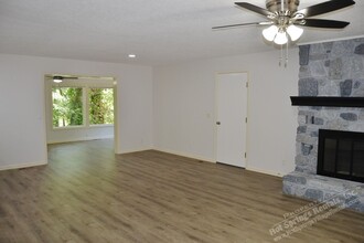 44 Malaga Way in Hot Springs, AR - Building Photo - Building Photo
