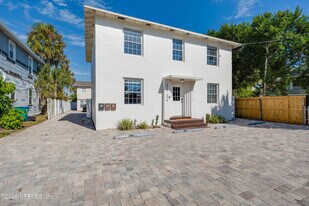 212 Oak St in Neptune Beach, FL - Building Photo