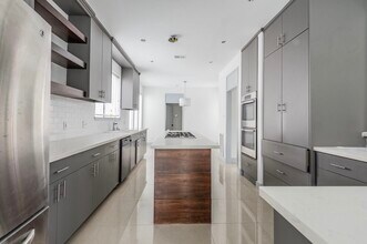 1022 Forest Home Dr in Houston, TX - Foto de edificio - Building Photo