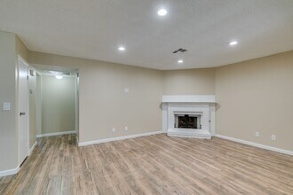 6711 W Charleston Blvd in Las Vegas, NV - Building Photo - Building Photo