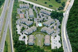 School Bell Apartments in Bear, DE - Foto de edificio - Building Photo