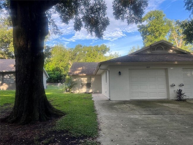 property at 805 Sleepy Harbour Dr