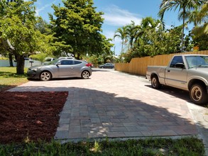 Dania Duplex in Dania Beach, FL - Foto de edificio - Building Photo