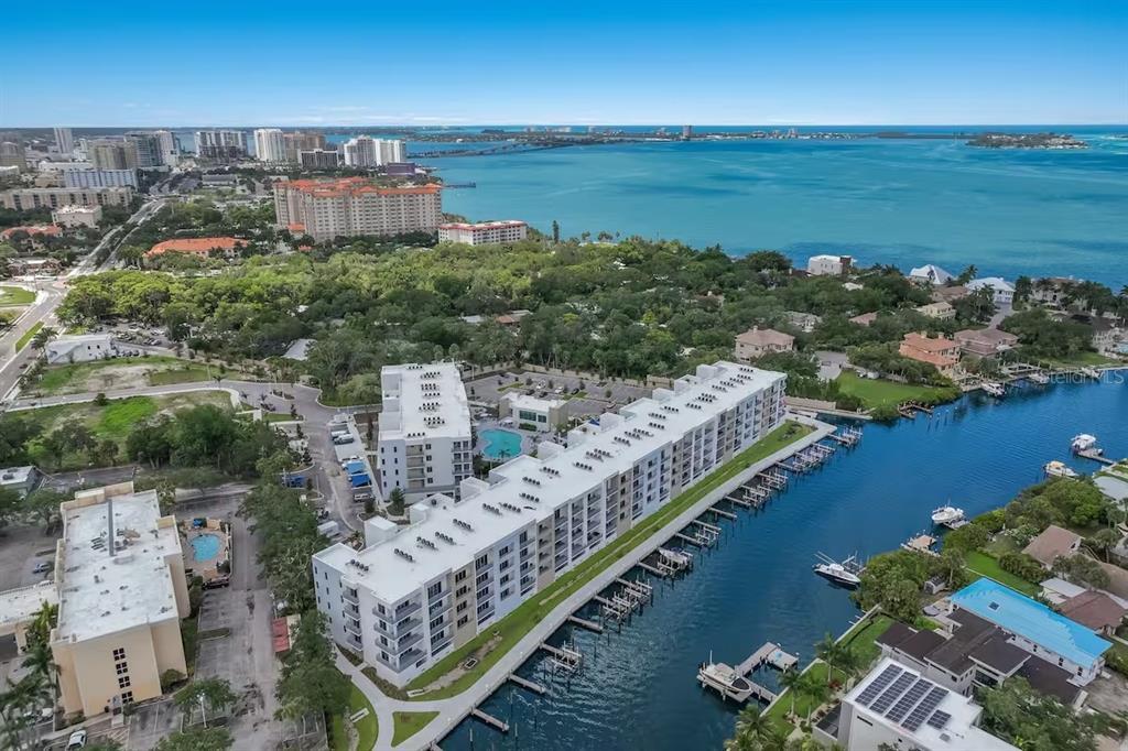 1709 N Tamiami Trl in Sarasota, FL - Building Photo