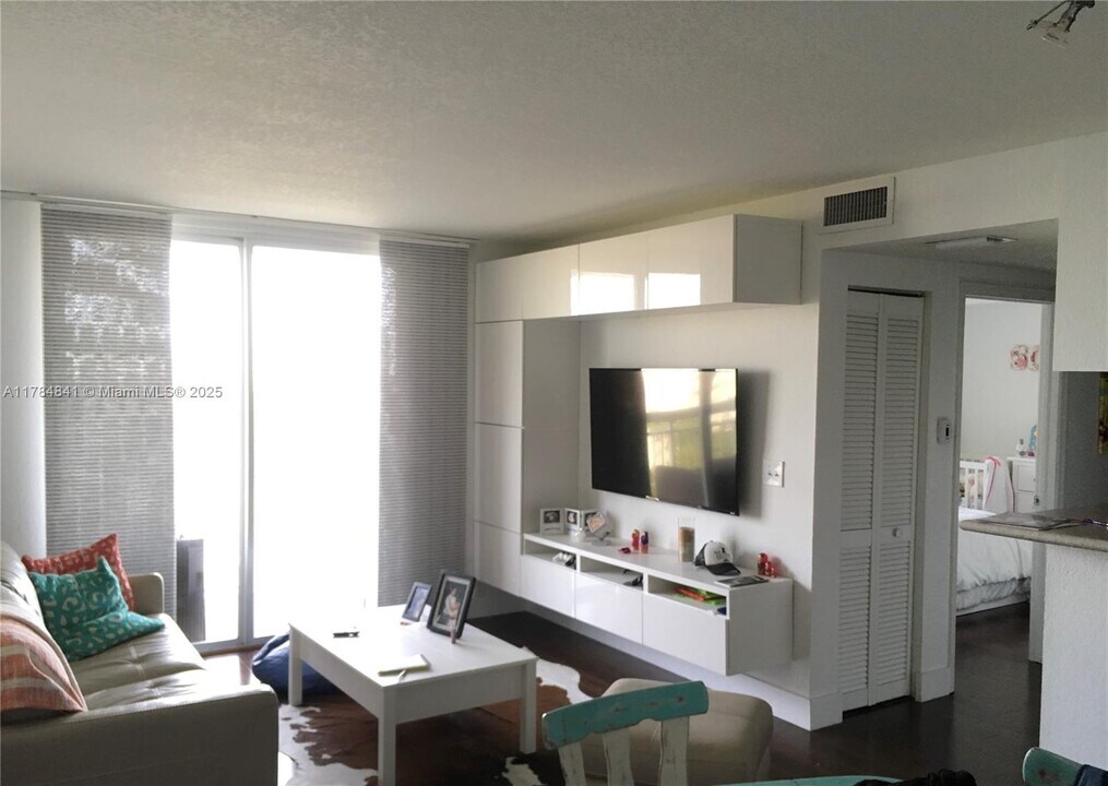 816 NW 11th St in Miami, FL - Building Photo