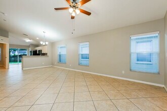 7554 Oxford Garden Cir in Apollo Beach, FL - Building Photo - Building Photo