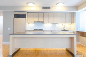 301 Mission St, Unit 24A in San Francisco, CA - Foto de edificio - Building Photo