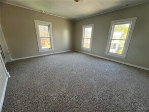 221 N Broad St in Oneida, NY - Building Photo - Building Photo
