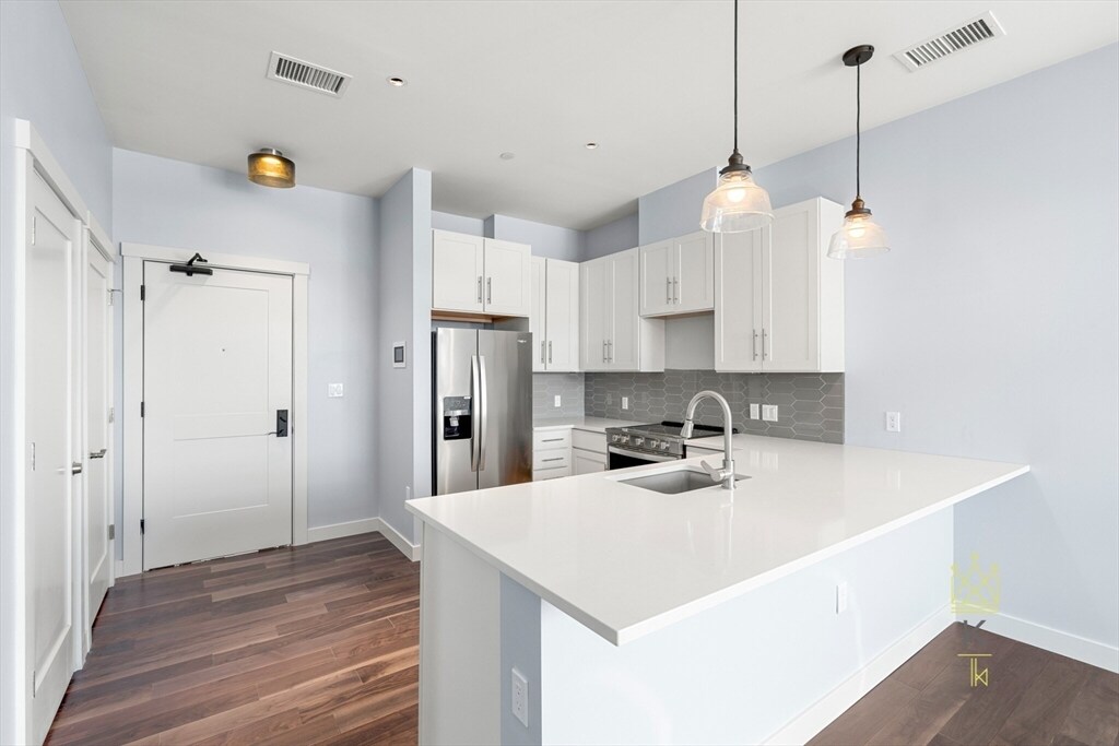 136 Babcock St in Brookline, MA - Building Photo