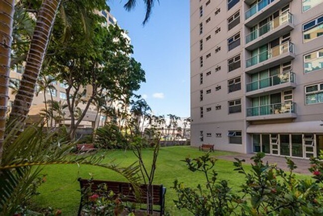1450 Young St in Honolulu, HI - Building Photo - Building Photo