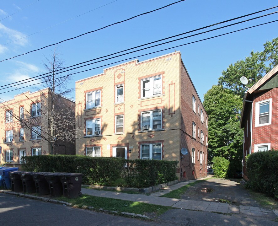 157 Wilcox St in New Britain, CT - Building Photo