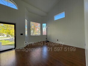 4111 W 9580 S in South Jordan, UT - Foto de edificio - Building Photo