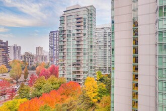 Bayshore Tower in Vancouver, BC - Building Photo - Building Photo