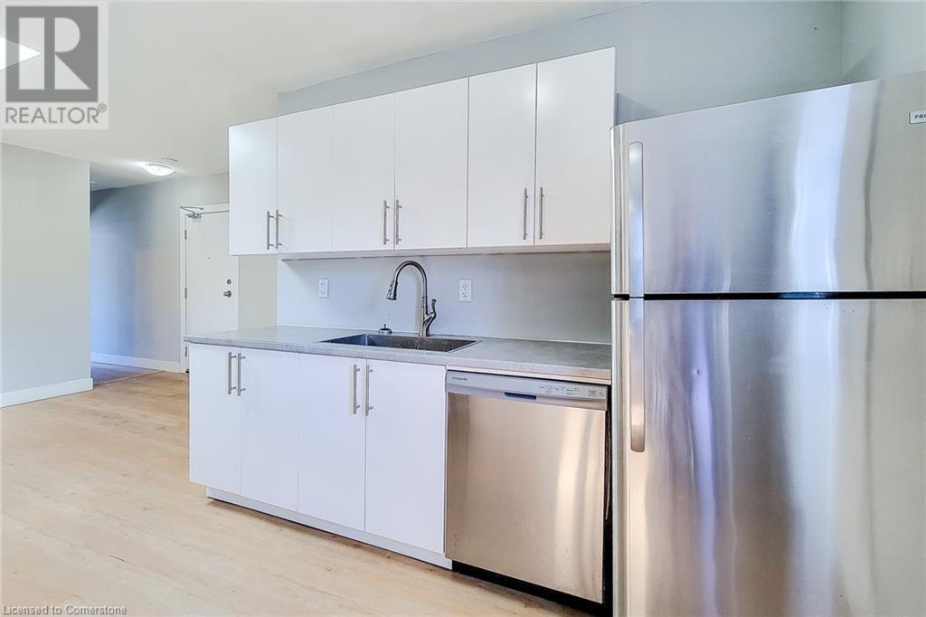 308 Barton St E in Hamilton, ON - Building Photo