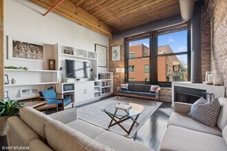 1327 W Washington Blvd, Unit 4F in Chicago, IL - Foto de edificio - Building Photo