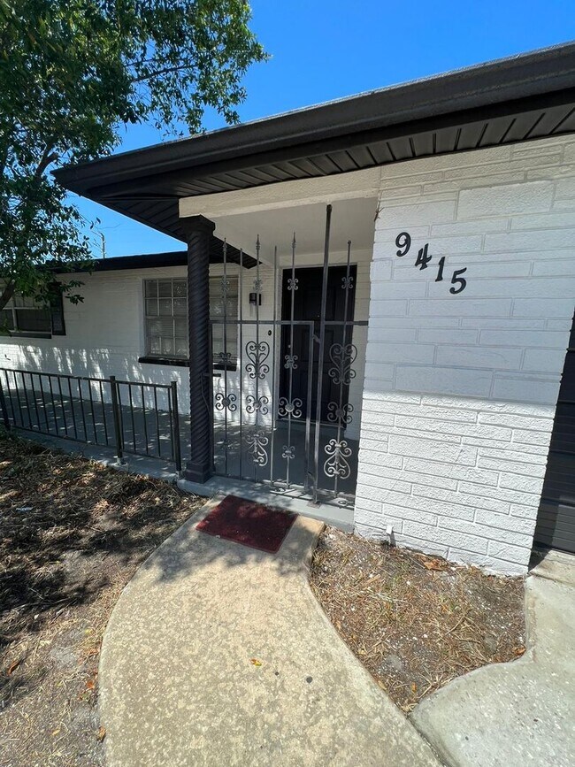 9415 Crabtree Ln in Port Richey, FL - Building Photo - Building Photo