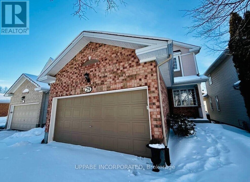 29 Mattawa Crescent in Ottawa, ON - Building Photo