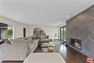 17438 Revello Dr in Los Angeles, CA - Building Photo - Building Photo