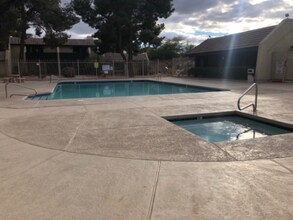 3224 Longford Way in Las Vegas, NV - Building Photo - Building Photo