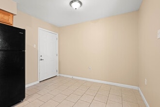 Shadow Glen in West Monroe, LA - Building Photo - Interior Photo