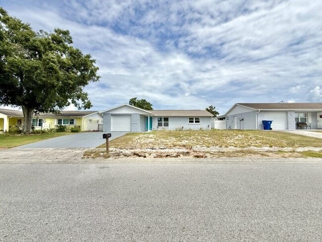 6417 Sutherland Ave in New Port Richey, FL - Building Photo - Building Photo