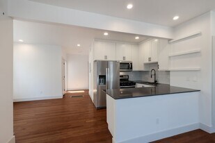 226 E Huisache Ave in San Antonio, TX - Building Photo