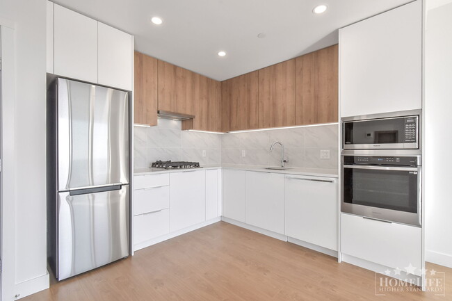 13387 Old Yale Rd in Surrey, BC - Building Photo - Building Photo