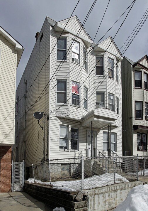 146 Clendenny Ave in Jersey City, NJ - Building Photo