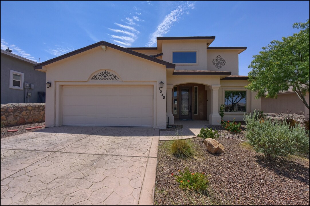 7228 Longspur Drive in El Paso, TX - Building Photo